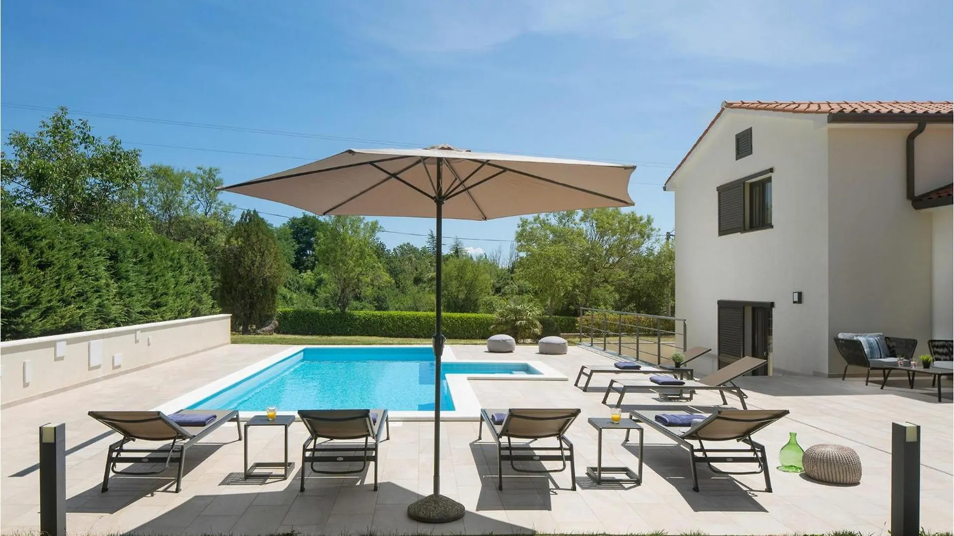 Villa Del Sol Vinež 0*,